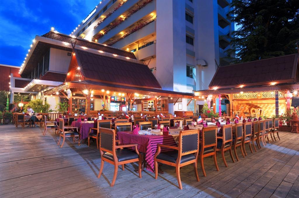 Maeyom Palace Hotel Phrae Extérieur photo