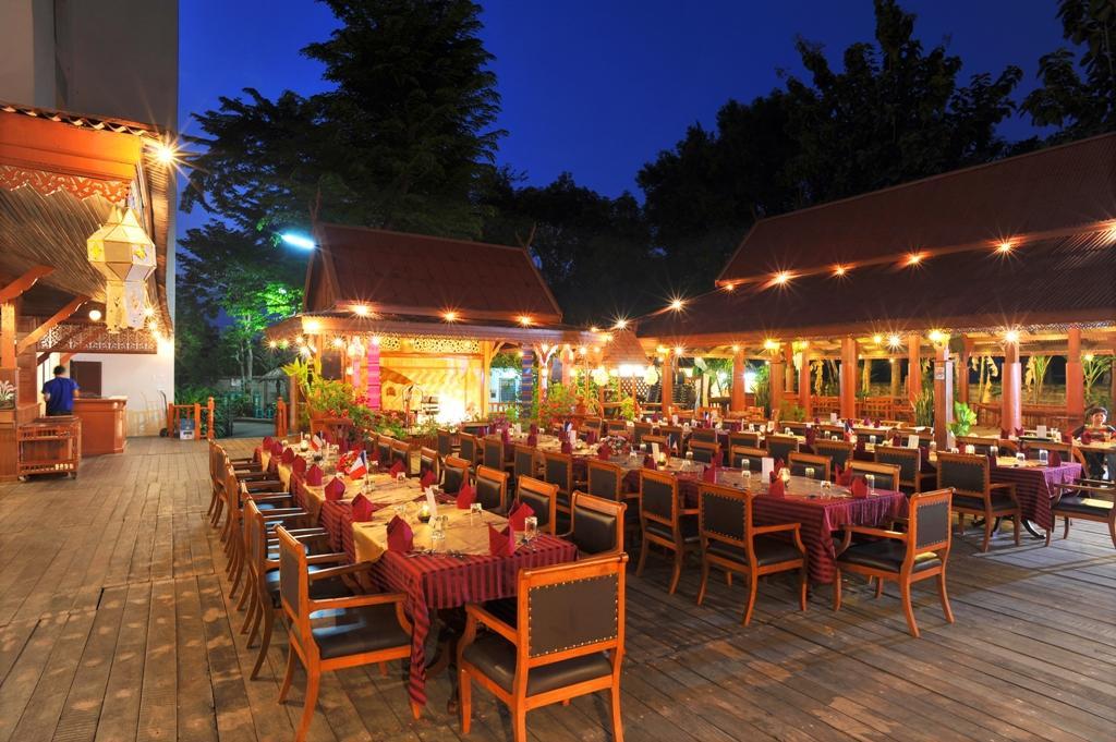 Maeyom Palace Hotel Phrae Extérieur photo